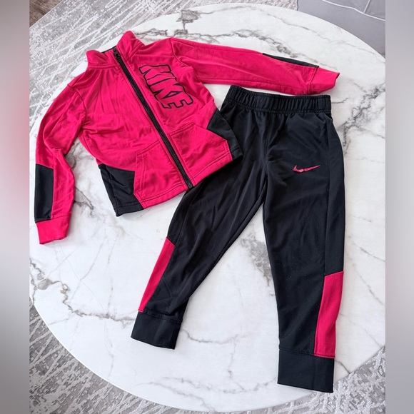 Nike Red and Black Athletic Set - Picture 1 of 9
